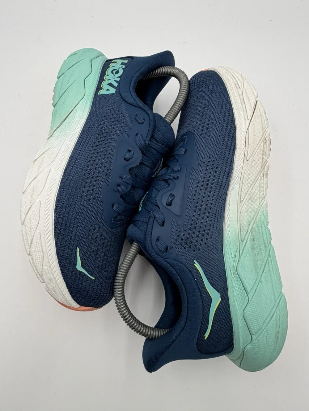 Hoka Arahi 7 Women's Size 7.5B Navy Blue White Athletic Running Shoes (1147851)